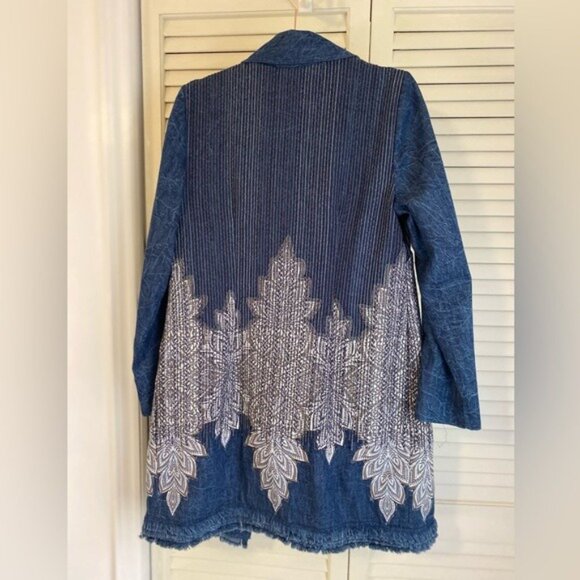 Chico's Embellished Long Denim Jacket Leaf Applique Size 0 (4-6) 100% Cotton - Picture 2 of 8